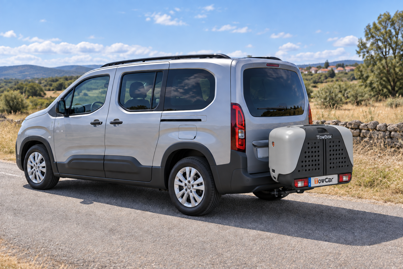 Recreación del taxi con un transportín exterior tipo TowBox para mascotas